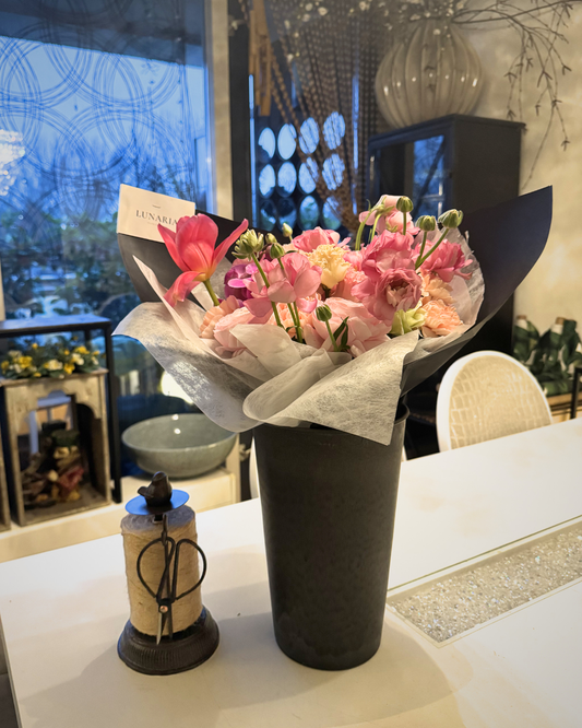 Floral Vase Matte black